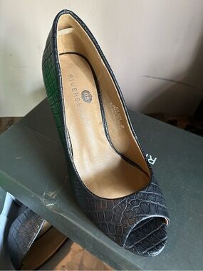 NWT Riverberry Julia Black Croc Embossed Peep Toe Pumps 6
